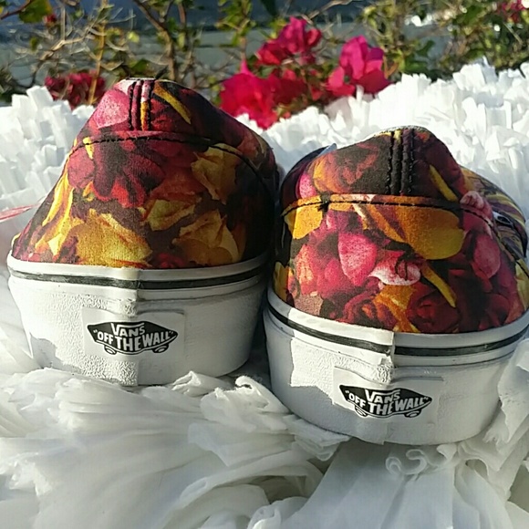 ❌SOLD❌ Vans Floral Digi Roses ❌SOLD❌ - Picture 4 of 6
